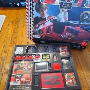 FAO Schwarz Ultimate Magic Set
